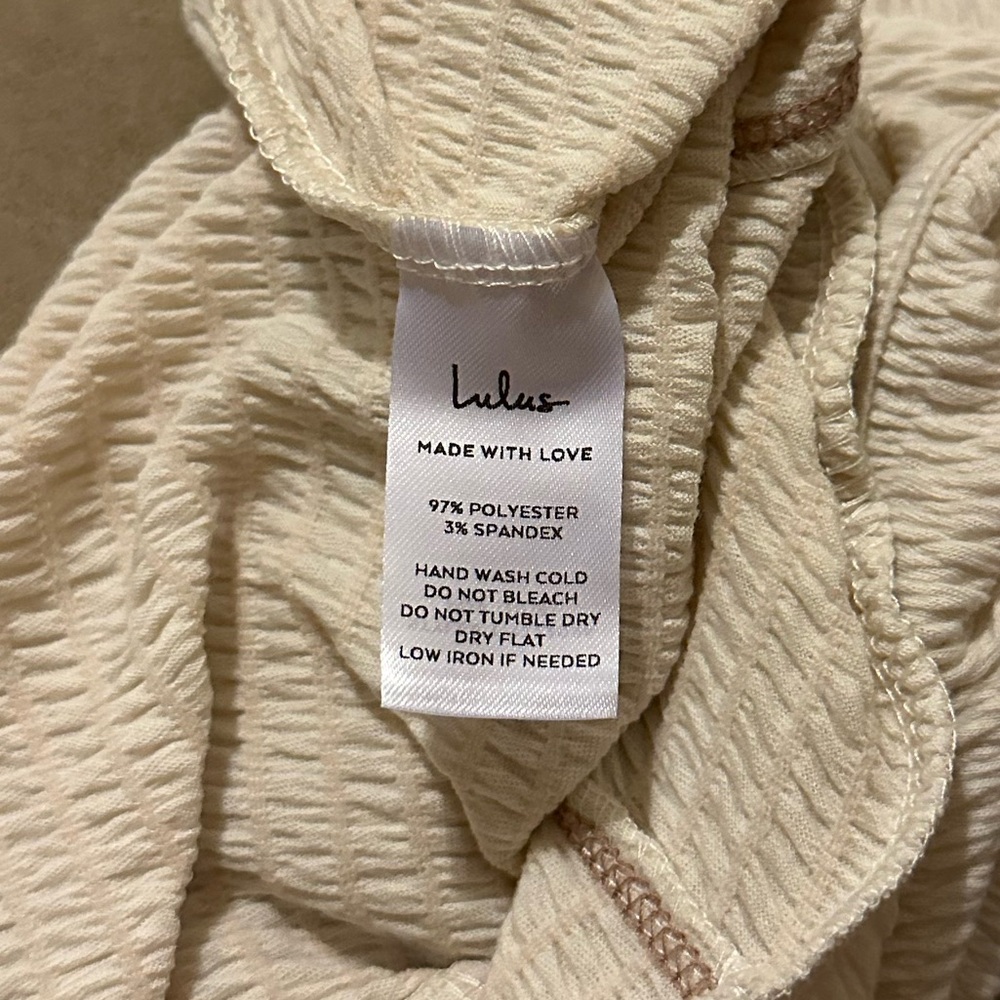 LULU’S Textured Top 🤍🤎 - Picture 4 of 4